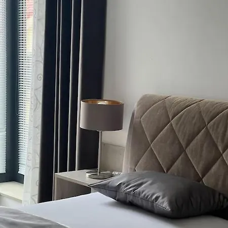 Apartmán Rezidencia Kmetova So Sukromnym Parkovanim Zdarma, 5 Min Peso Do Centra