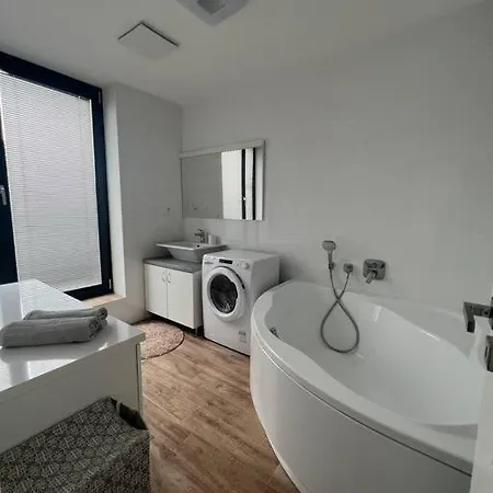 Apartmán Rezidencia Kmetova So Sukromnym Parkovanim Zdarma, 5 Min Peso Do Centra Košice